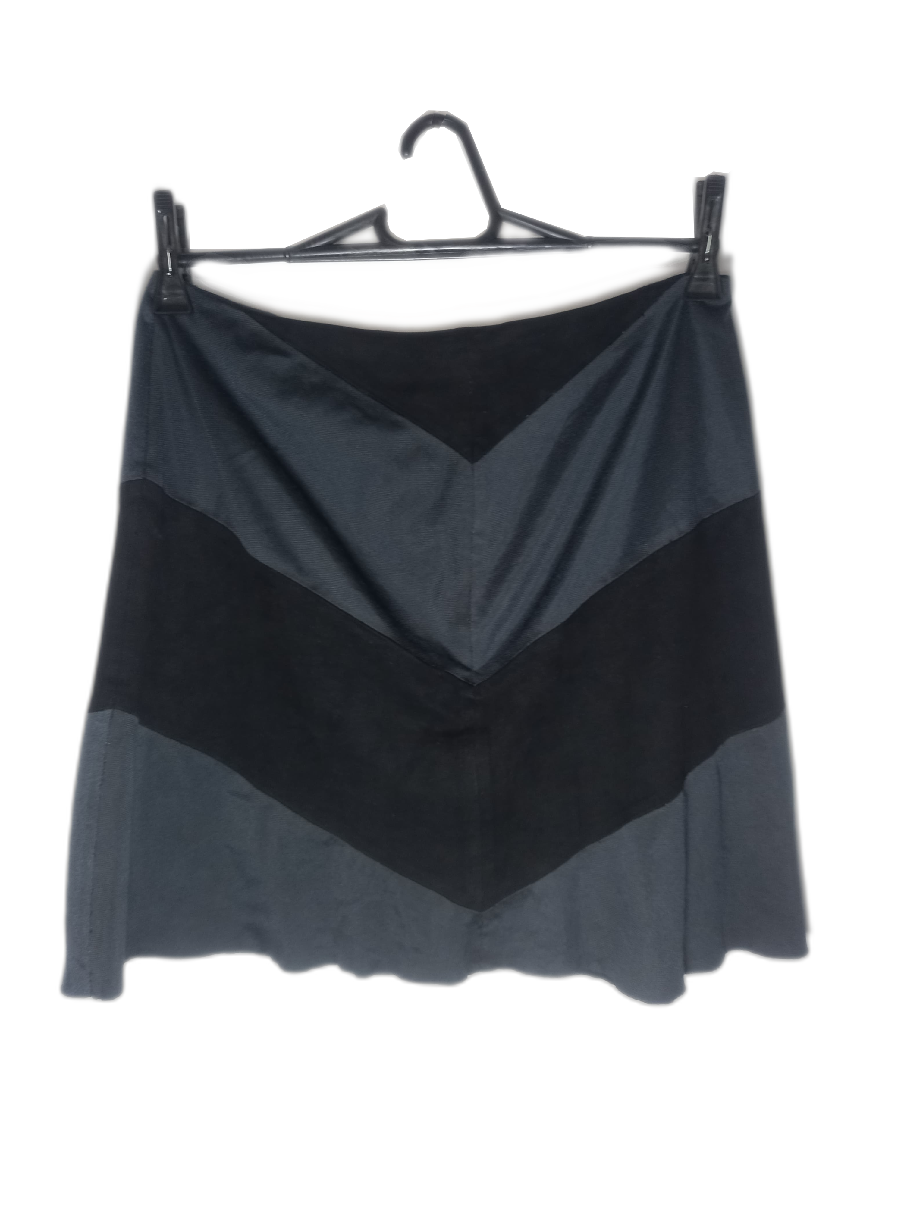 Saia Curta Preta Em Camurça