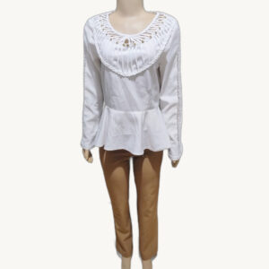 Conjunto Feminino Blusa de Renda e Calça de Alfaiataria