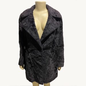 Casaco Feminino Preto de Pelúcia com Textura Aveludada